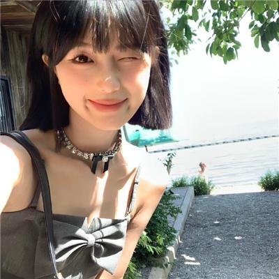 挎斗摩托车里的狗
